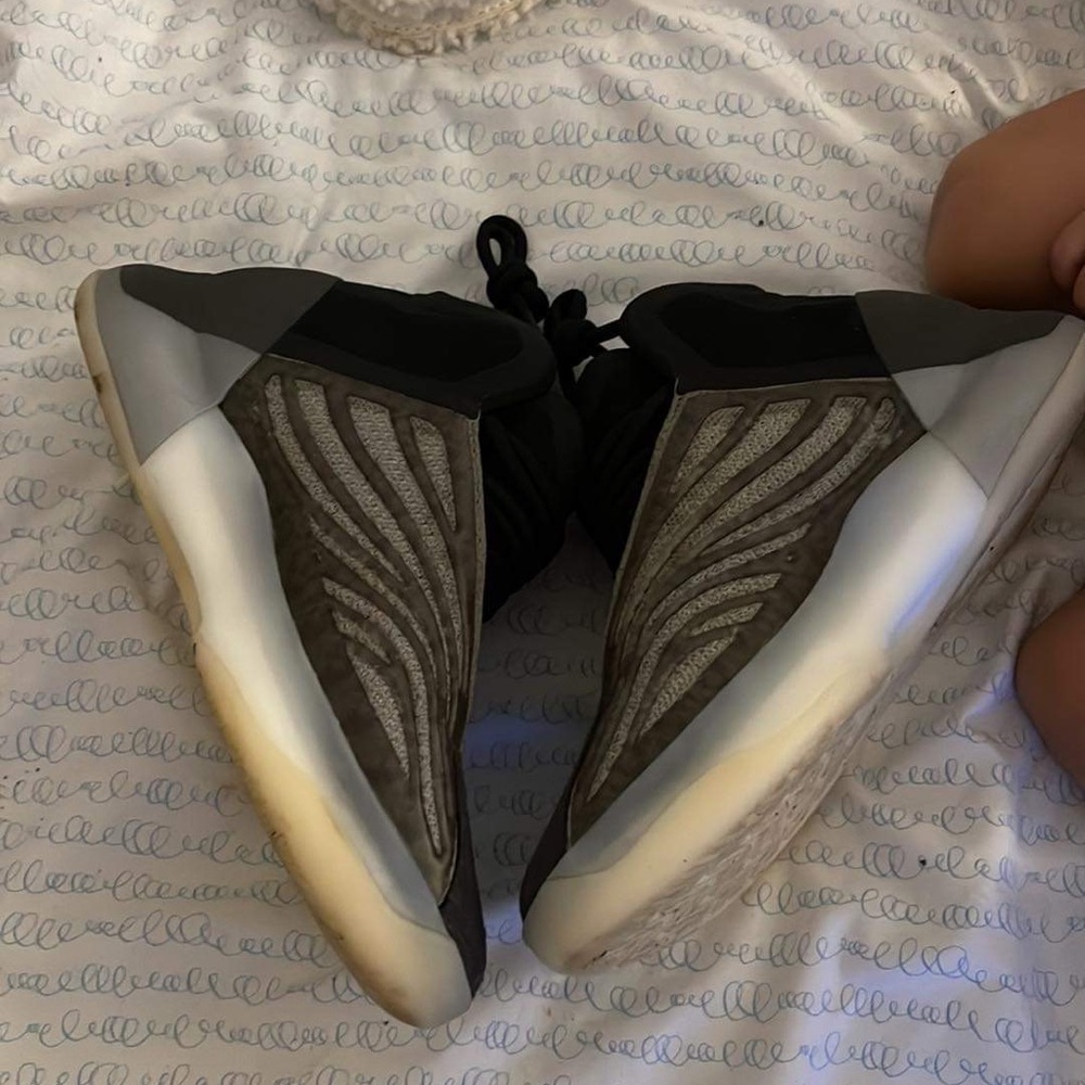 Yeezy quantum size 4.5 - Picture 3 of 5